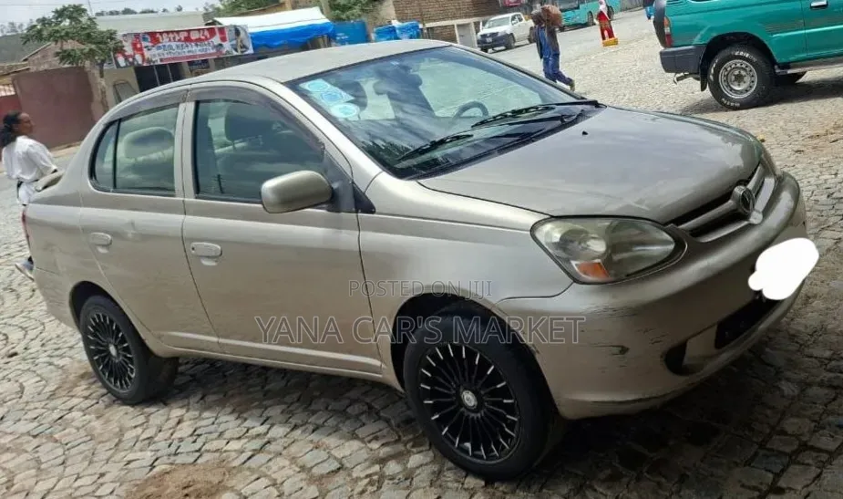 Toyota Platz 2005