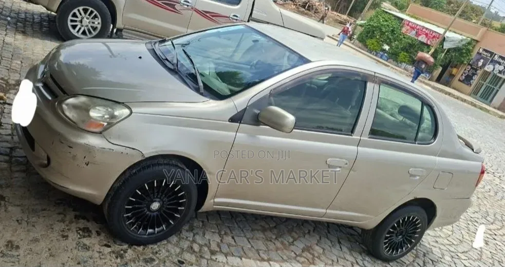 Toyota Platz 2005