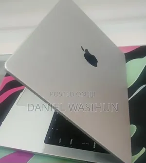 New Laptop Apple MacBook Pro 2021 M1 16GB Apple M1 Pro SSD 256GB