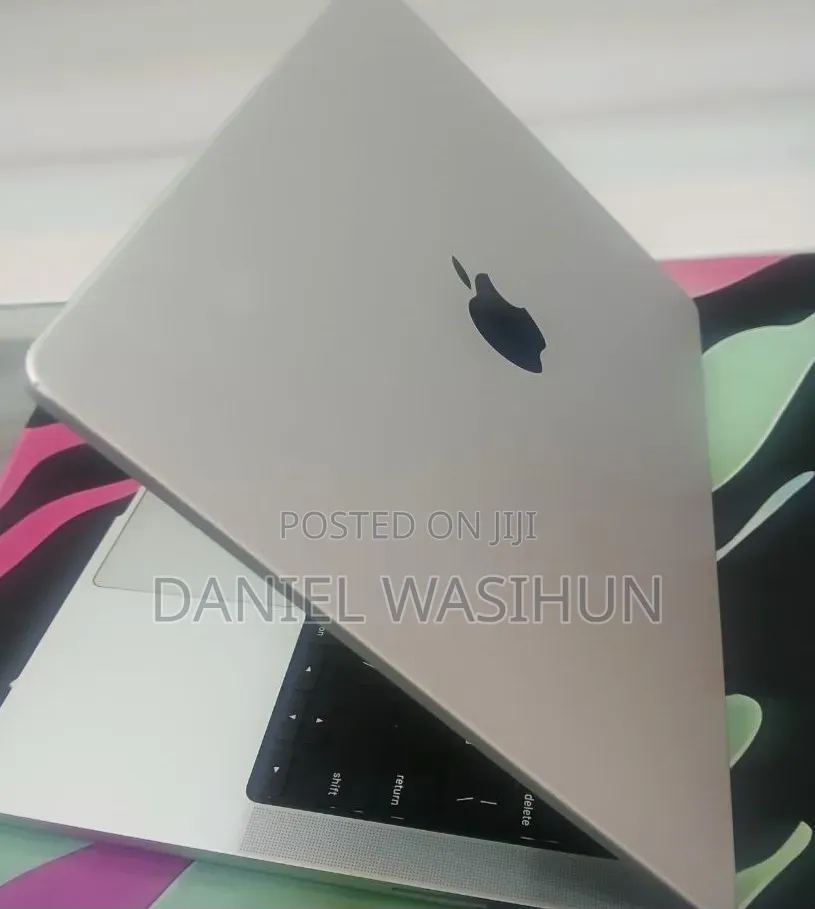 New Laptop Apple MacBook Pro 2021 M1 16GB Apple M1 Pro SSD 256GB