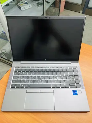 New Laptop HP ZBook Firefly 14 G7 8GB Intel Core i5 SSD 512GB