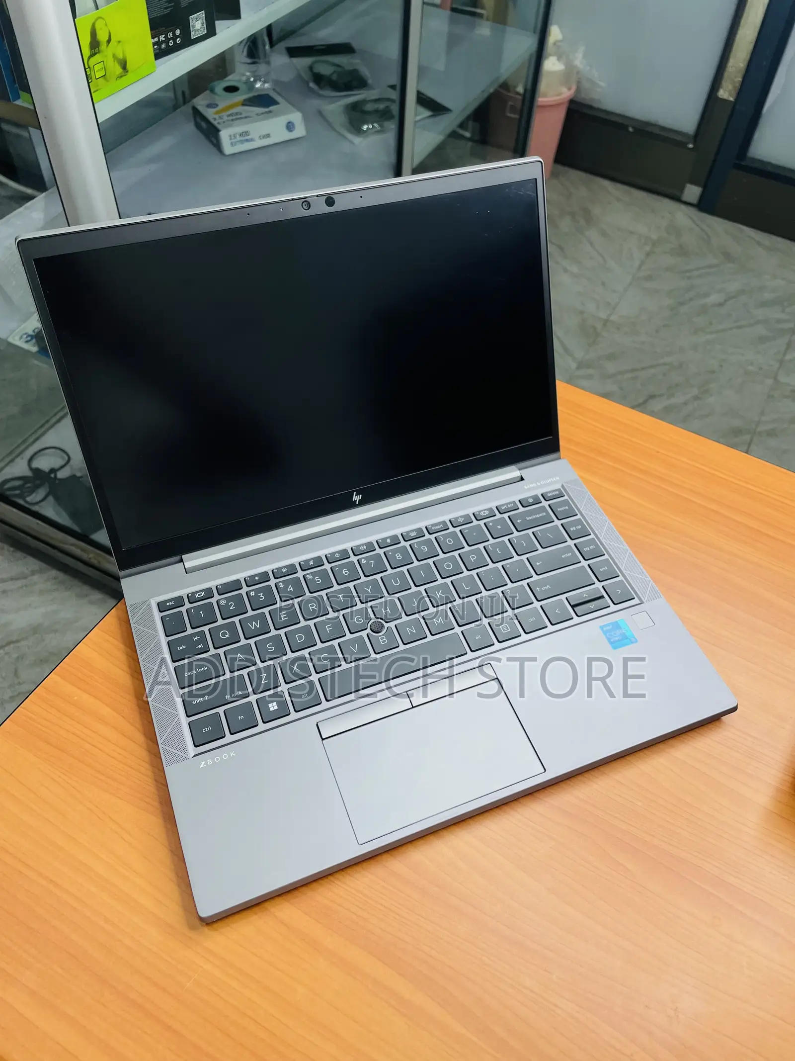 New Laptop HP ZBook Firefly 14 G7 8GB Intel Core i5 SSD 512GB