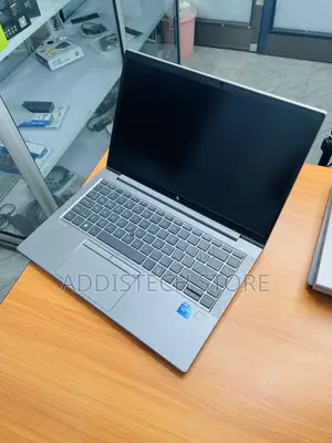 New Laptop HP ZBook Firefly 14 G7 8GB Intel Core i5 SSD 512GB