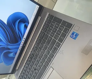 New Laptop HP ZBook Firefly G8 16GB Intel Core i7 SSD 512GB