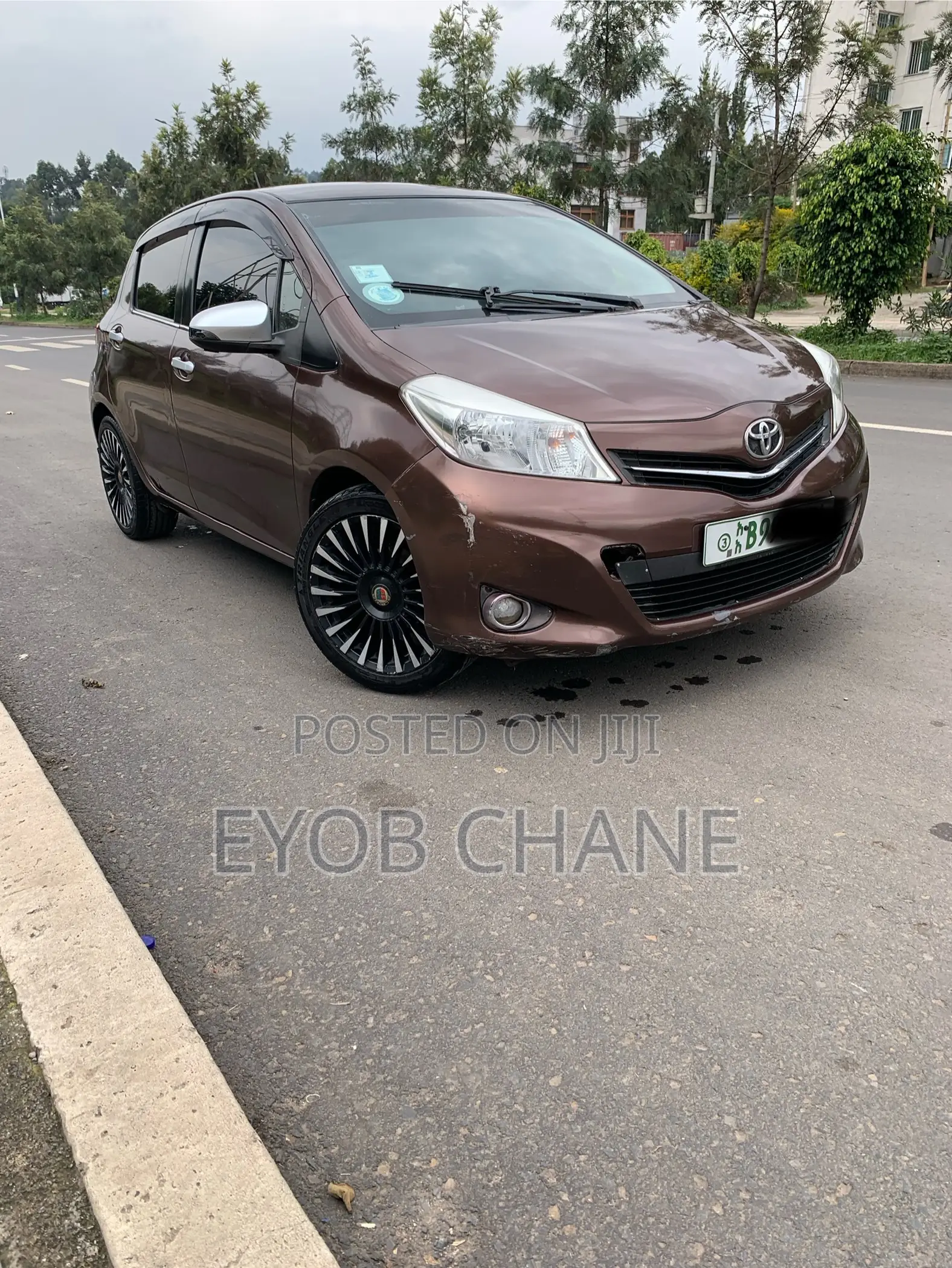Toyota Yaris 2012 Brown