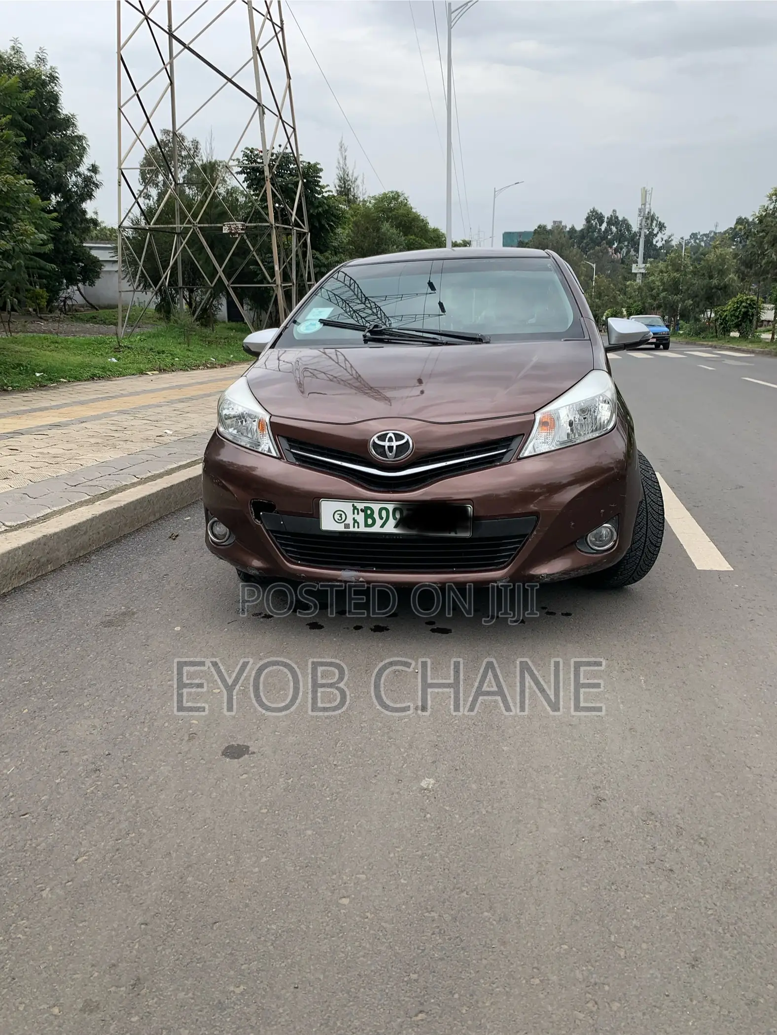 Toyota Yaris 2012 Brown