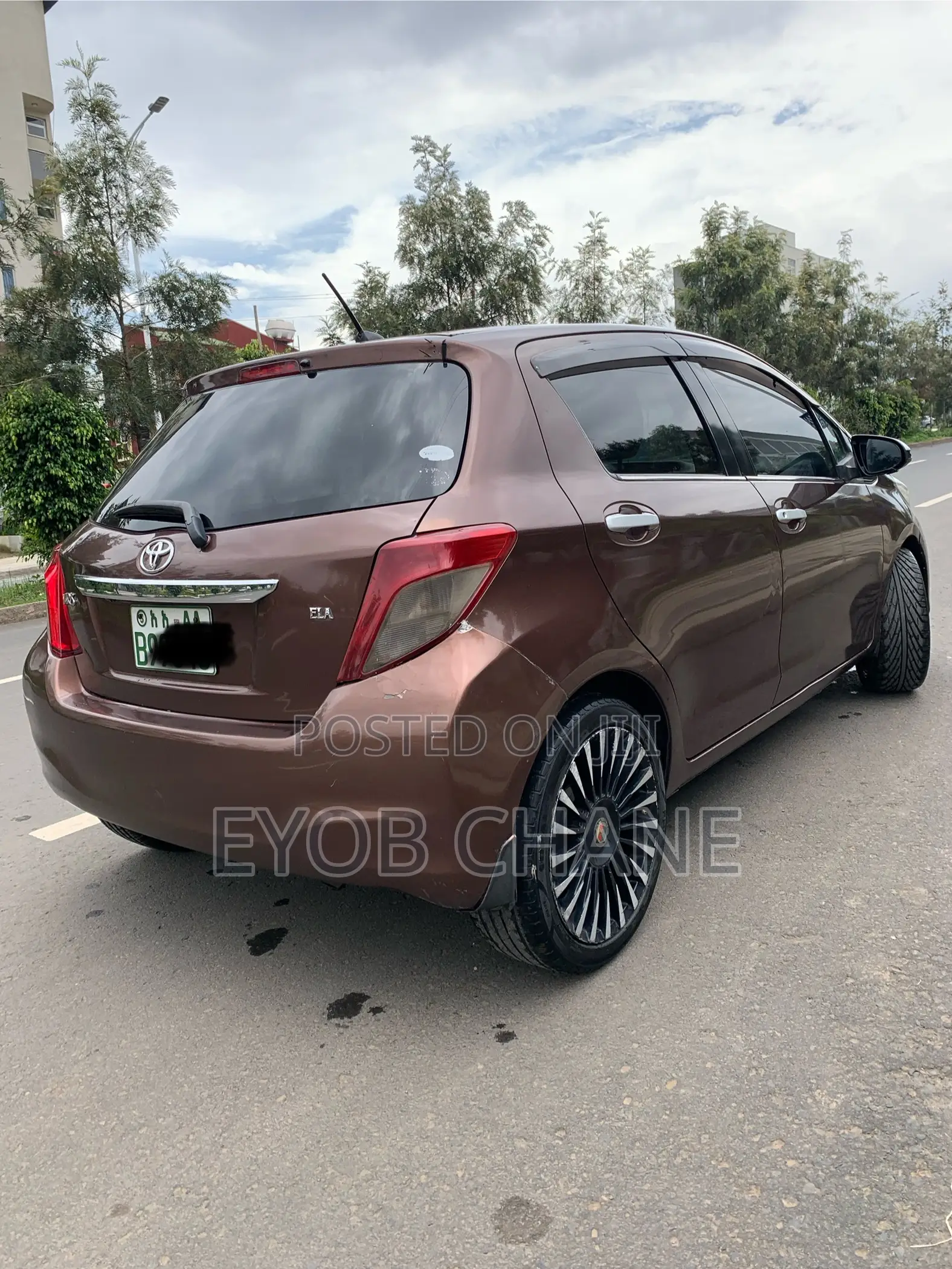 Toyota Yaris 2012 Brown