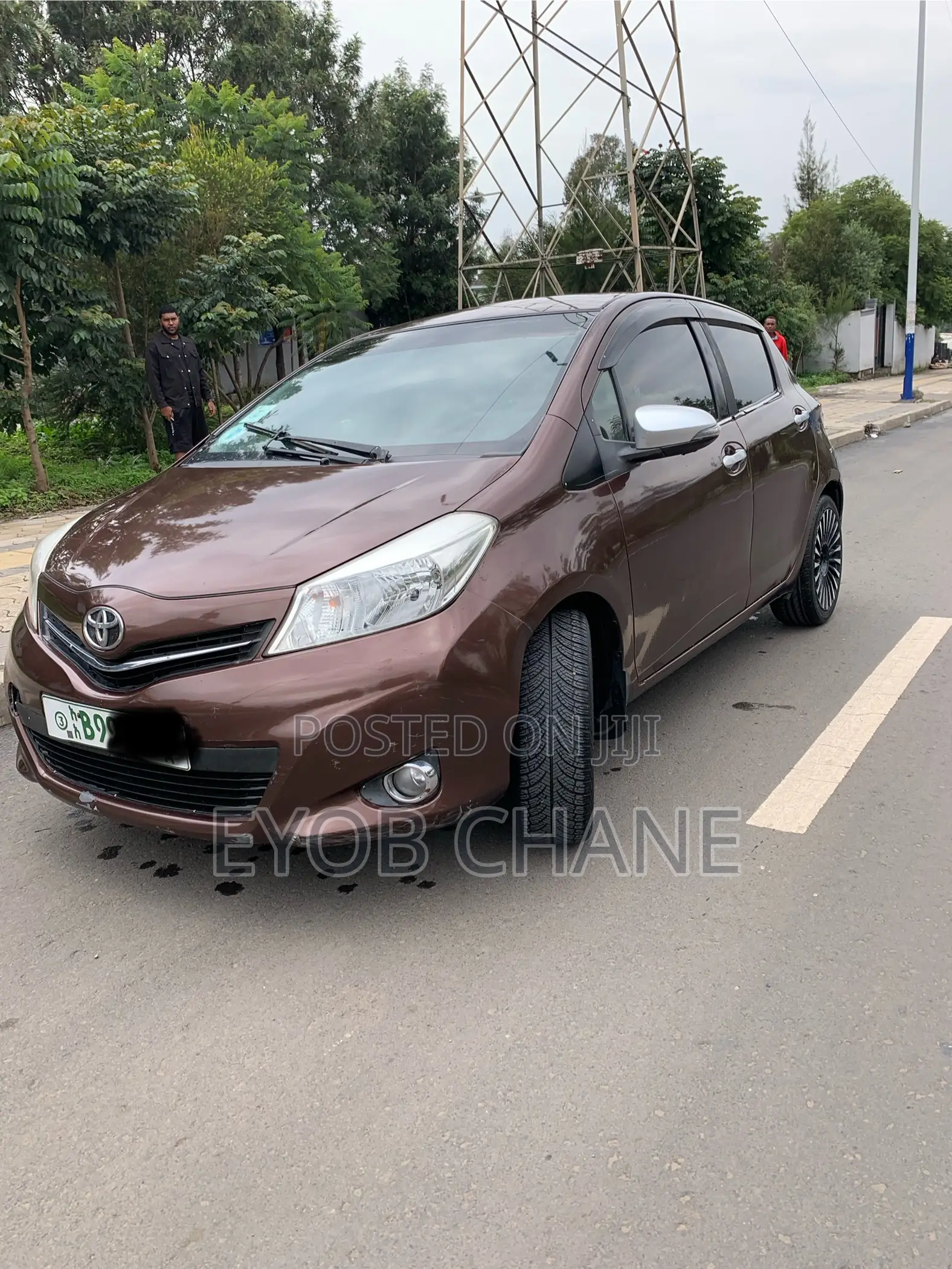 Toyota Yaris 2012 Brown
