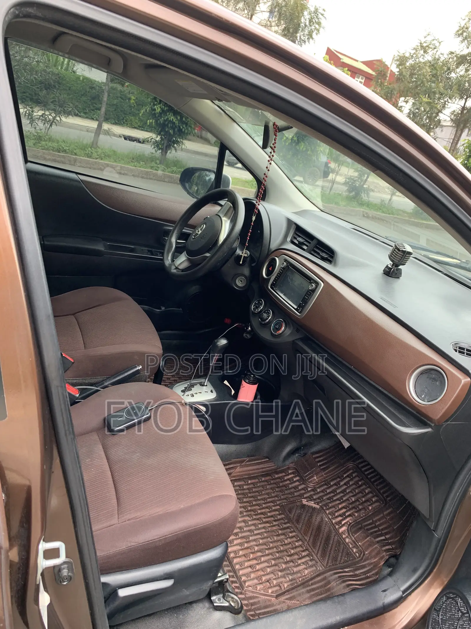 Toyota Yaris 2012 Brown