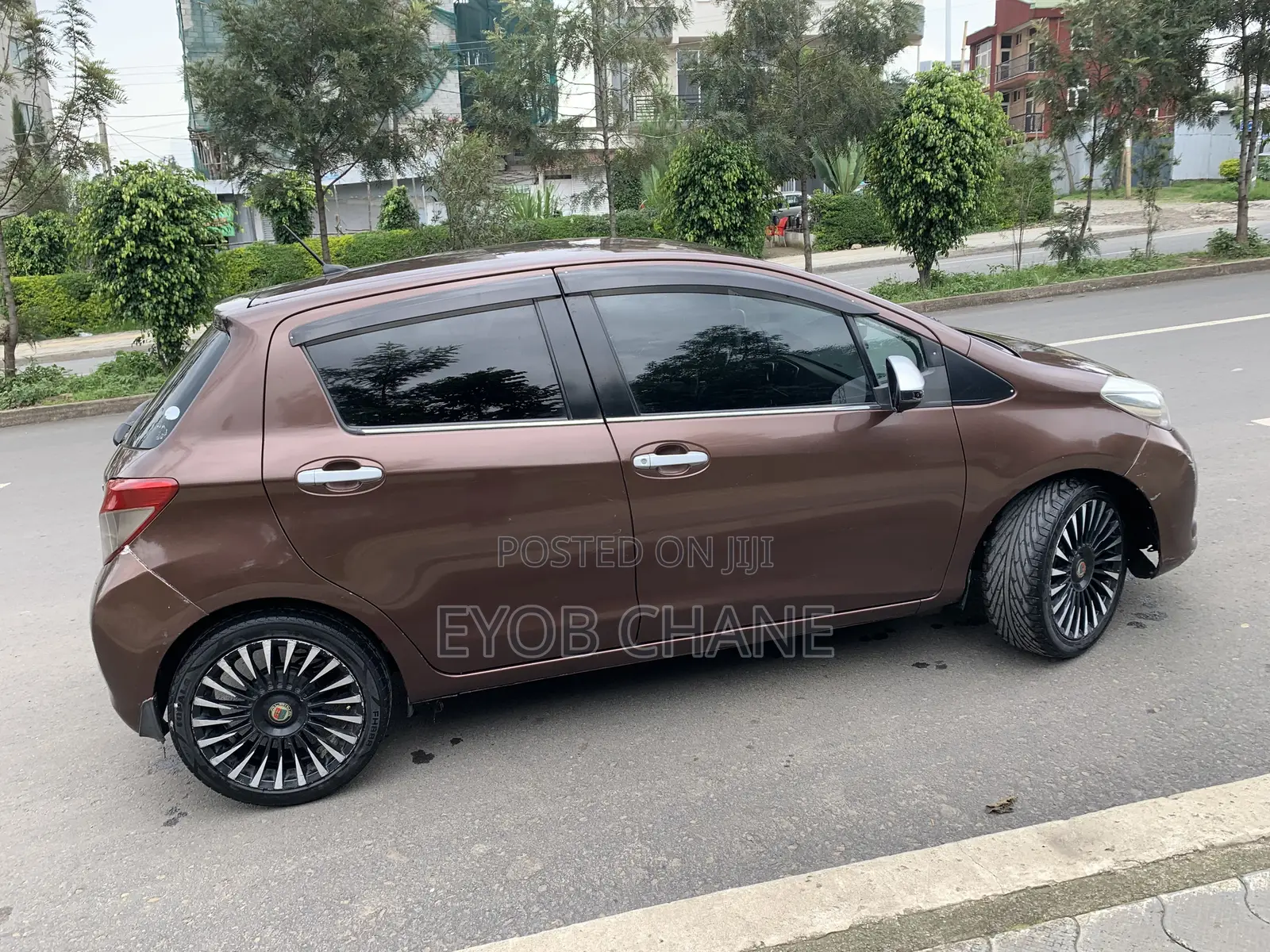 Toyota Yaris 2012 Brown