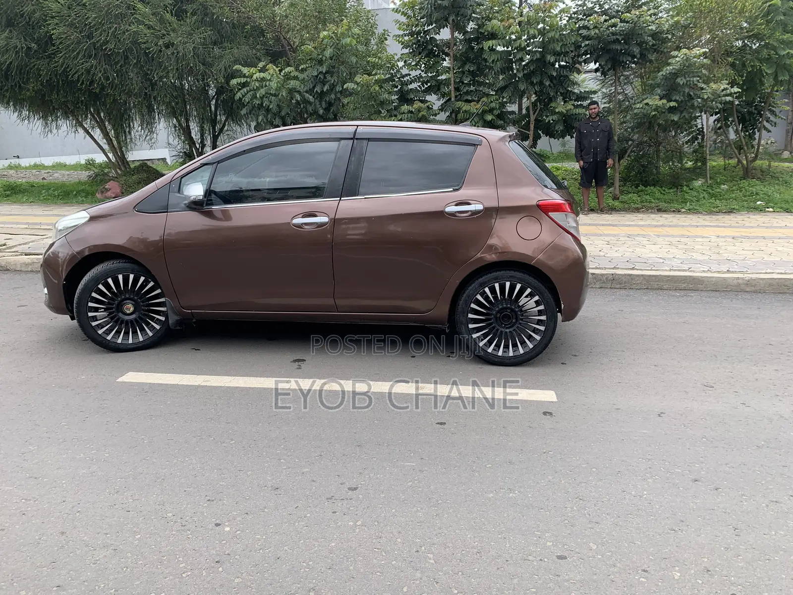 Toyota Yaris 2012 Brown