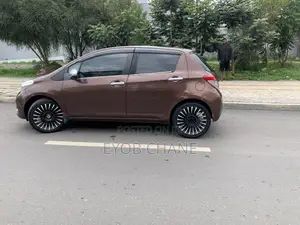 Toyota Yaris 2012 Brown
