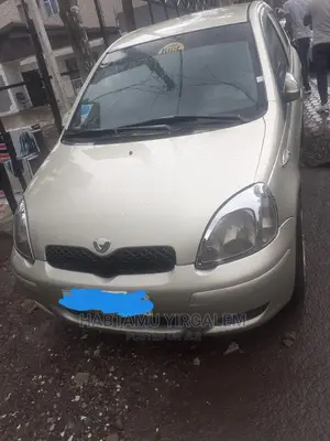 Toyota Vitz 2004 Gold