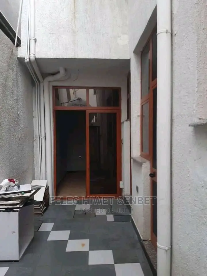 5bdrm House in አአ, Bole for Sale
