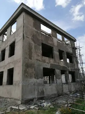 10bdrm Farm House in አስቸኳይ የሚሸጥ 17.000Sqm, Oromia-Finfinne for sale