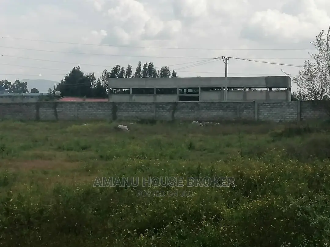 10bdrm Farm House in አስቸኳይ የሚሸጥ 17.000Sqm, Oromia-Finfinne for sale