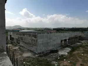 10bdrm Farm House in አስቸኳይ የሚሸጥ 17.000Sqm, Oromia-Finfinne for sale