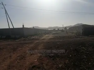 10bdrm Farm House in አስቸኳይ የሚሸጥ 17.000Sqm, Oromia-Finfinne for sale