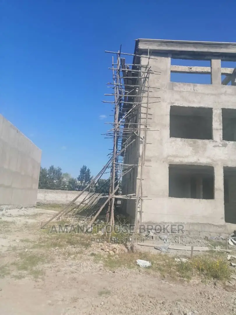 10bdrm Farm House in አስቸኳይ የሚሸጥ 17.000Sqm, Oromia-Finfinne for sale