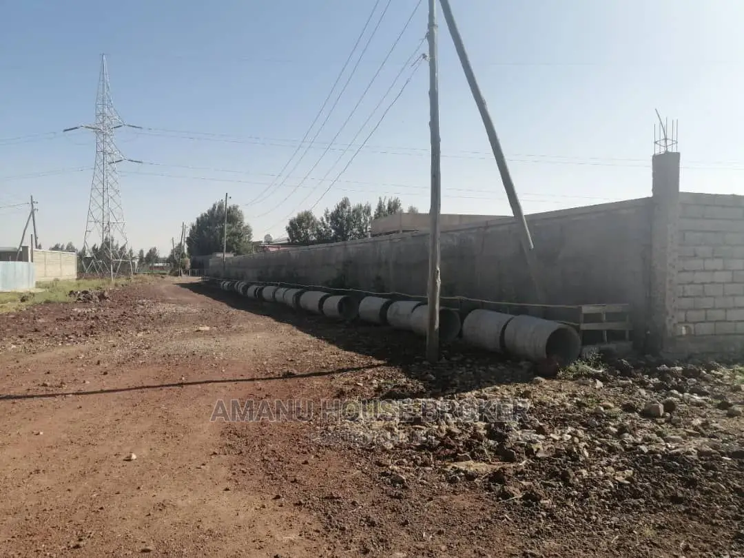 10bdrm Farm House in አስቸኳይ የሚሸጥ 17.000Sqm, Oromia-Finfinne for sale