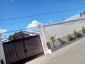 የሚሸጥ ኤል ሼፕ ቤት ያለው ቦታ