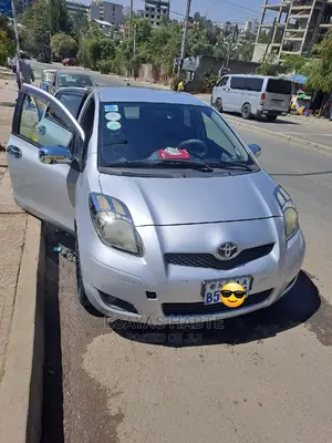 Toyota Yaris 2010 Silver