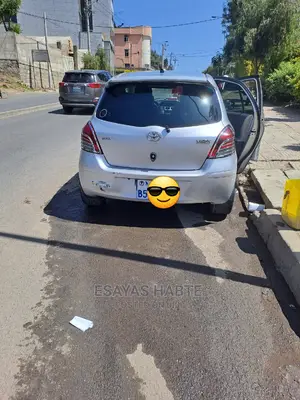 Toyota Yaris 2010 Silver