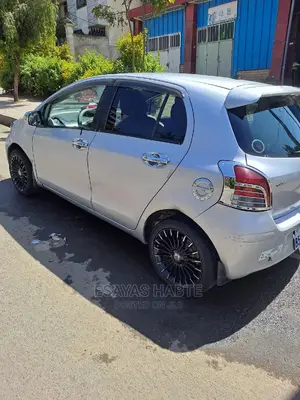Toyota Yaris 2010 Silver