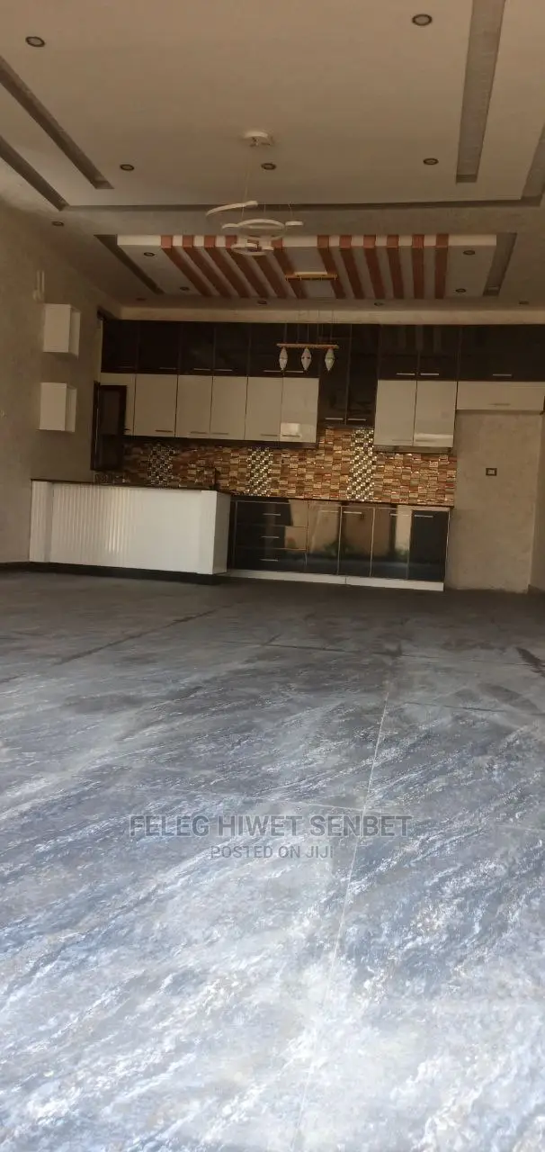 6bdrm House in አአ, Bole for Sale