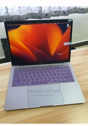 New Laptop Apple MacBook Pro 2017 8GB Intel Core I5 SSD 256GB