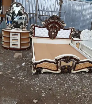 King Size Bed + Dressing