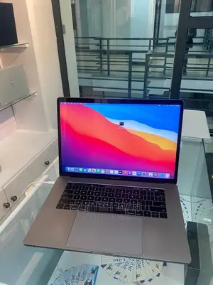 New Laptop Apple MacBook Pro 2017 16GB Intel Core I7 SSD 512GB