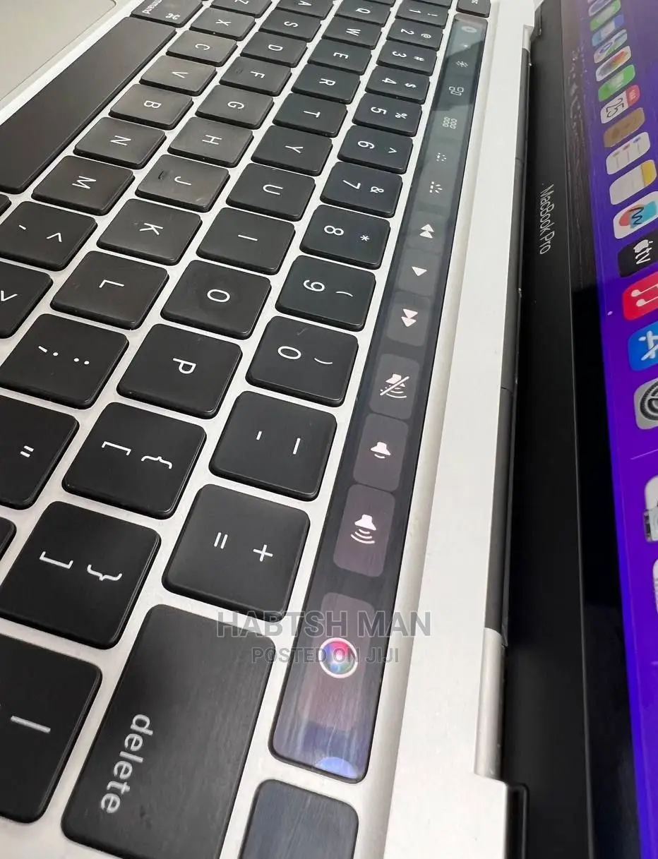 New Laptop Apple MacBook Pro 2020 16GB Intel Core I5 SSD 512GB