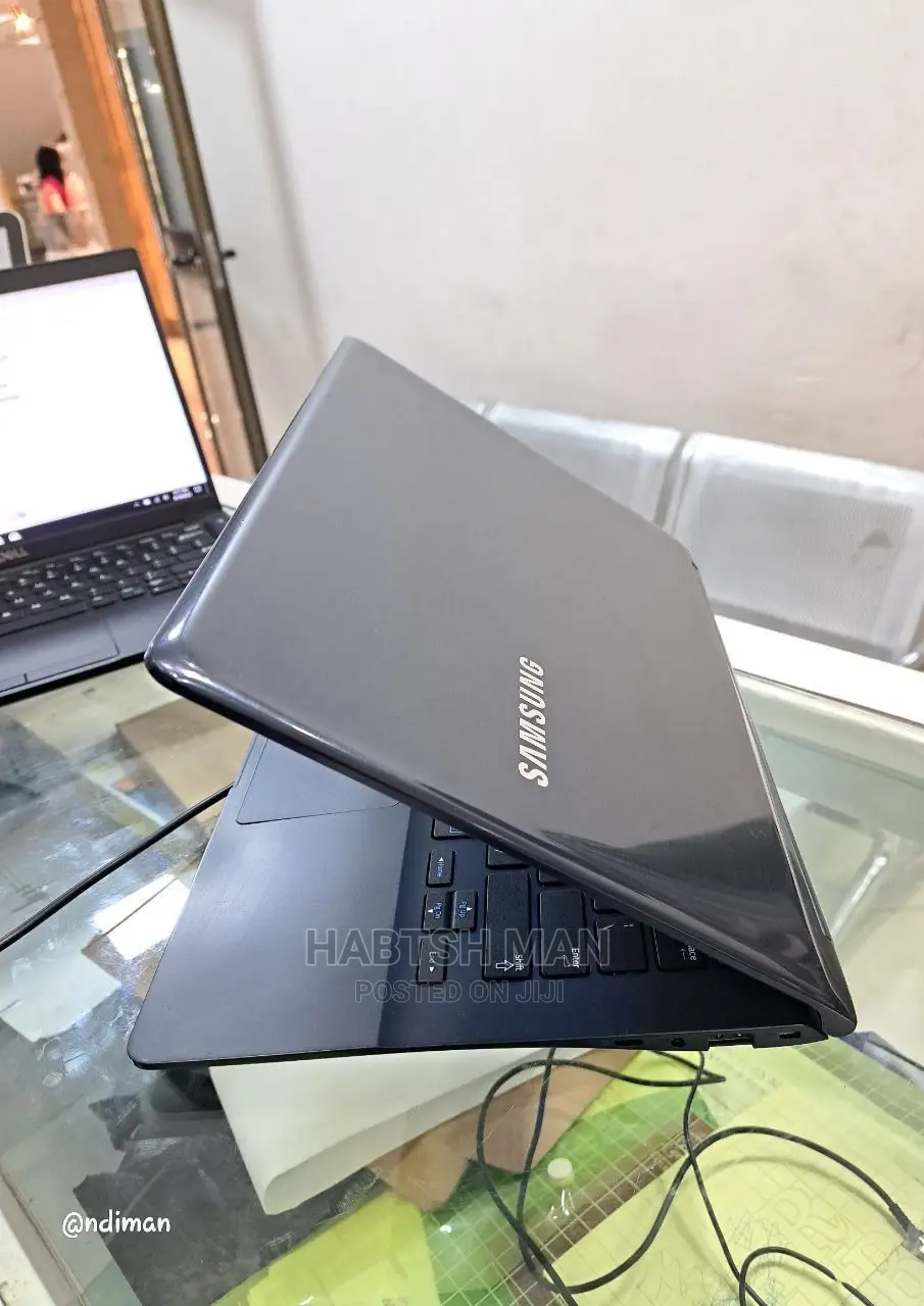 New Laptop Samsung Galaxy Book 2 4GB Intel Core 2 Duo SSD 128GB