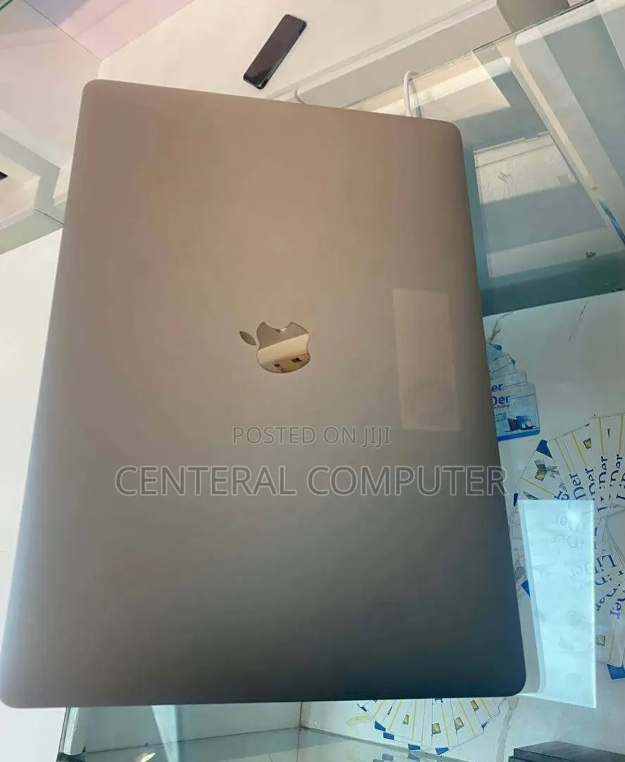 New Laptop Apple MacBook Pro 2017 8GB Intel Core I7 SSD 512GB