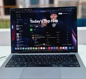 New Laptop Apple MacBook Pro M1 16GB Apple M1 Pro SSD 512GB