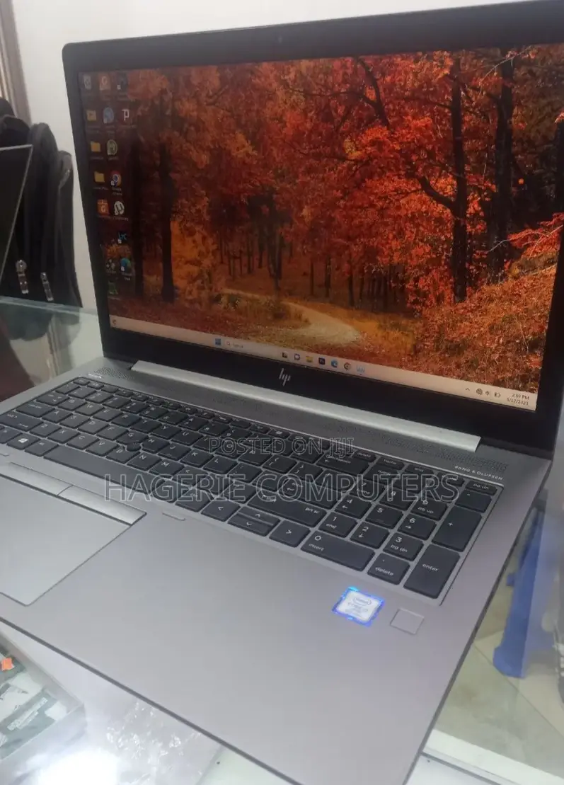 New Laptop HP ZBook 15u G5 32GB Intel Core I7 SSD 512GB