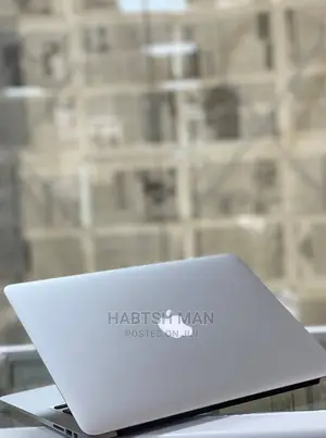 New Laptop Apple MacBook 2017 8GB Intel Core I5 SSD 256GB