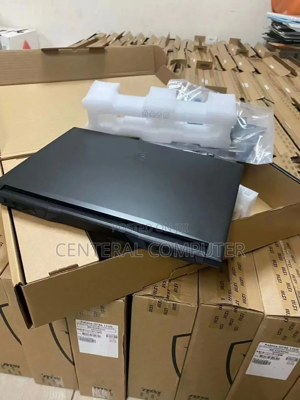New Laptop MSI GE66 Raider 10SGS 16GB Intel Core I7 SSD 1T
