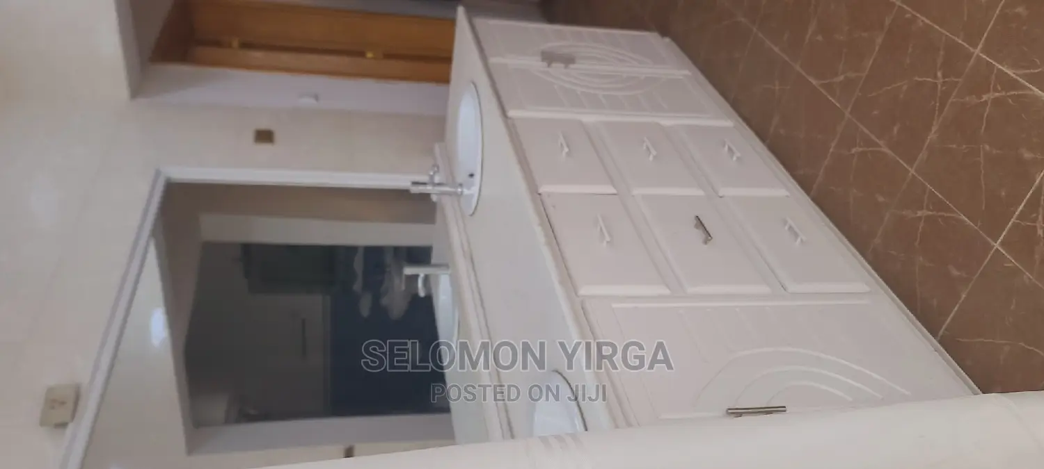 Furnished 5bdrm House in አድስ አበባ, Bole for Rent
