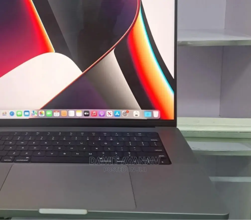 New Laptop Apple MacBook Pro 2021 M1 16GB Apple M1 Pro SSD 1T