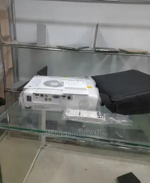 New Epson Eb-X51 Projector