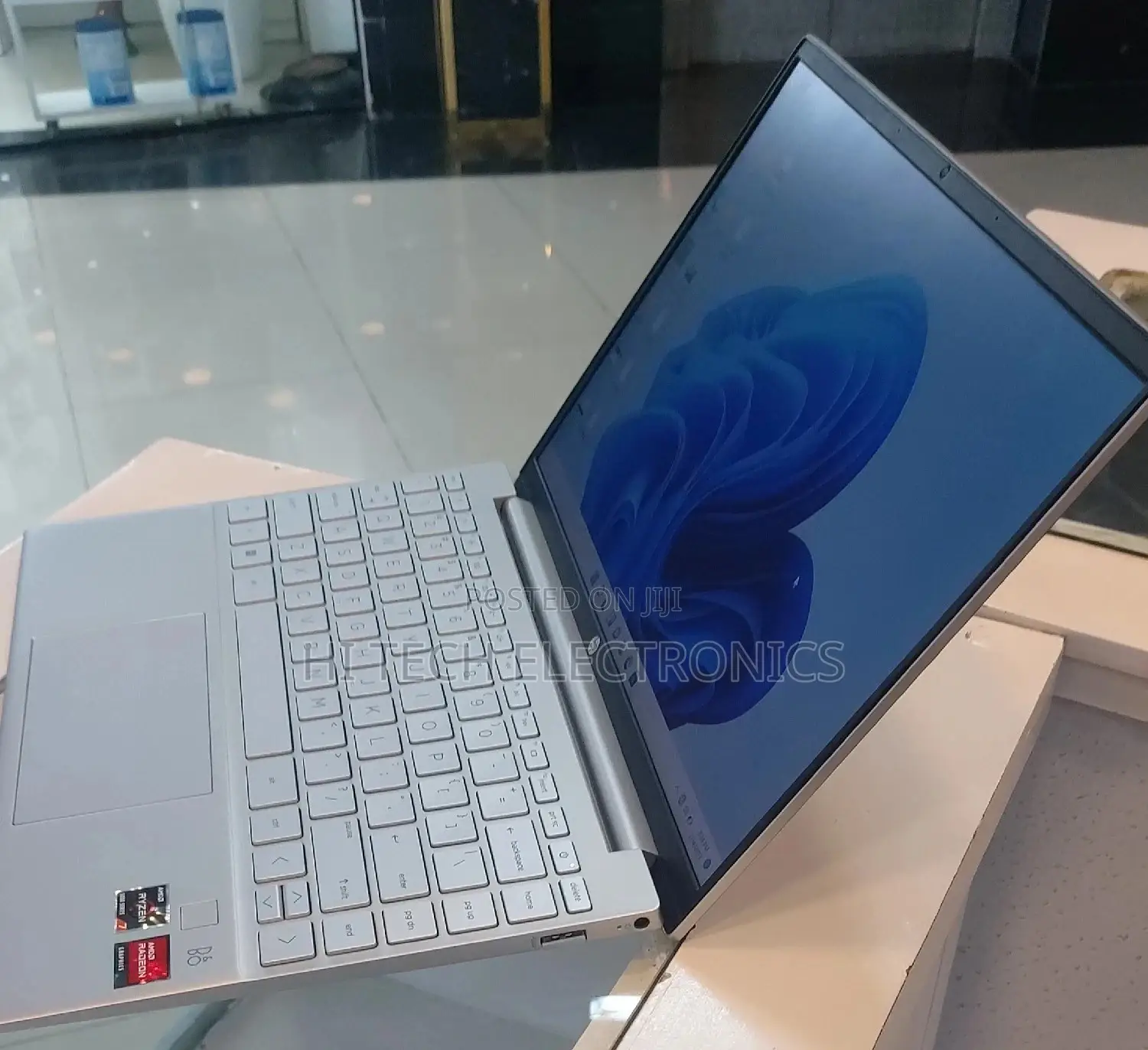 New Laptop HP Pavilion 13 16GB AMD Ryzen 7 SSD 1T