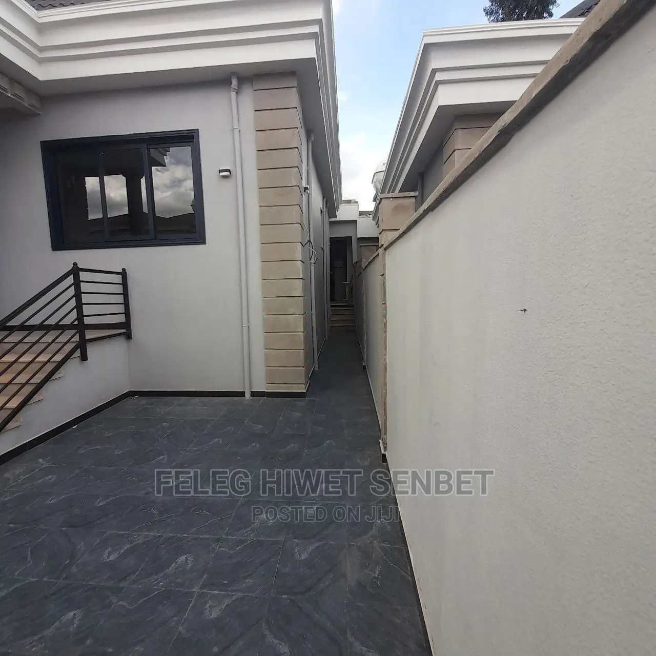 Furnished 5bdrm Villa in አአ, Bole for sale