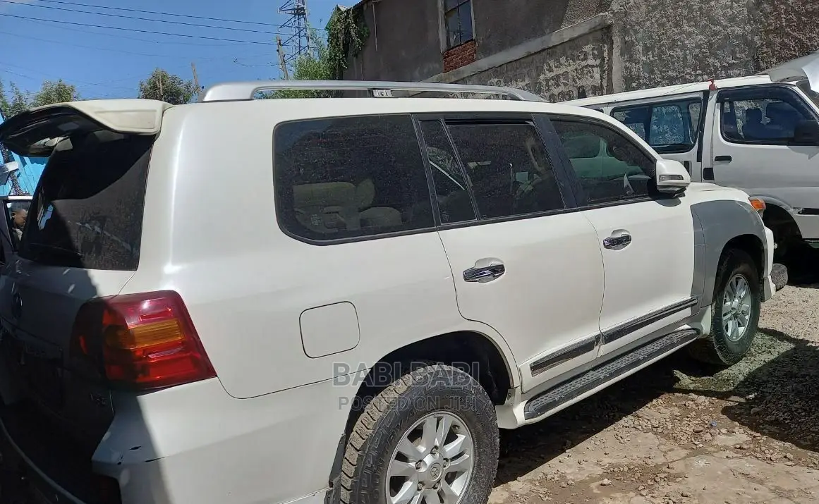 Toyota Land Cruiser 4.5 V8 VXR 2013 White