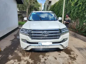 Toyota Land Cruiser 4.5 V8 VXR 2013 White