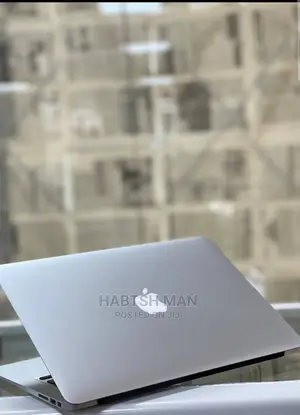 New Laptop Apple MacBook 2017 8GB Intel Core i5 SSD 256GB