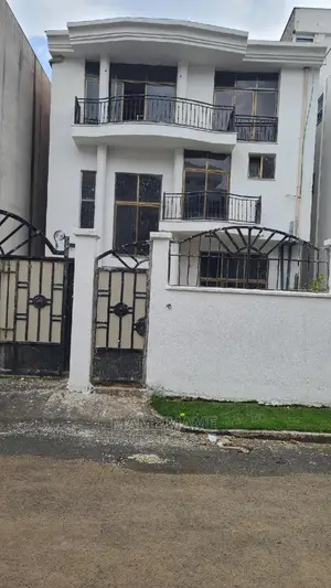8bdrm House in Addis Abeba, Bole for sale