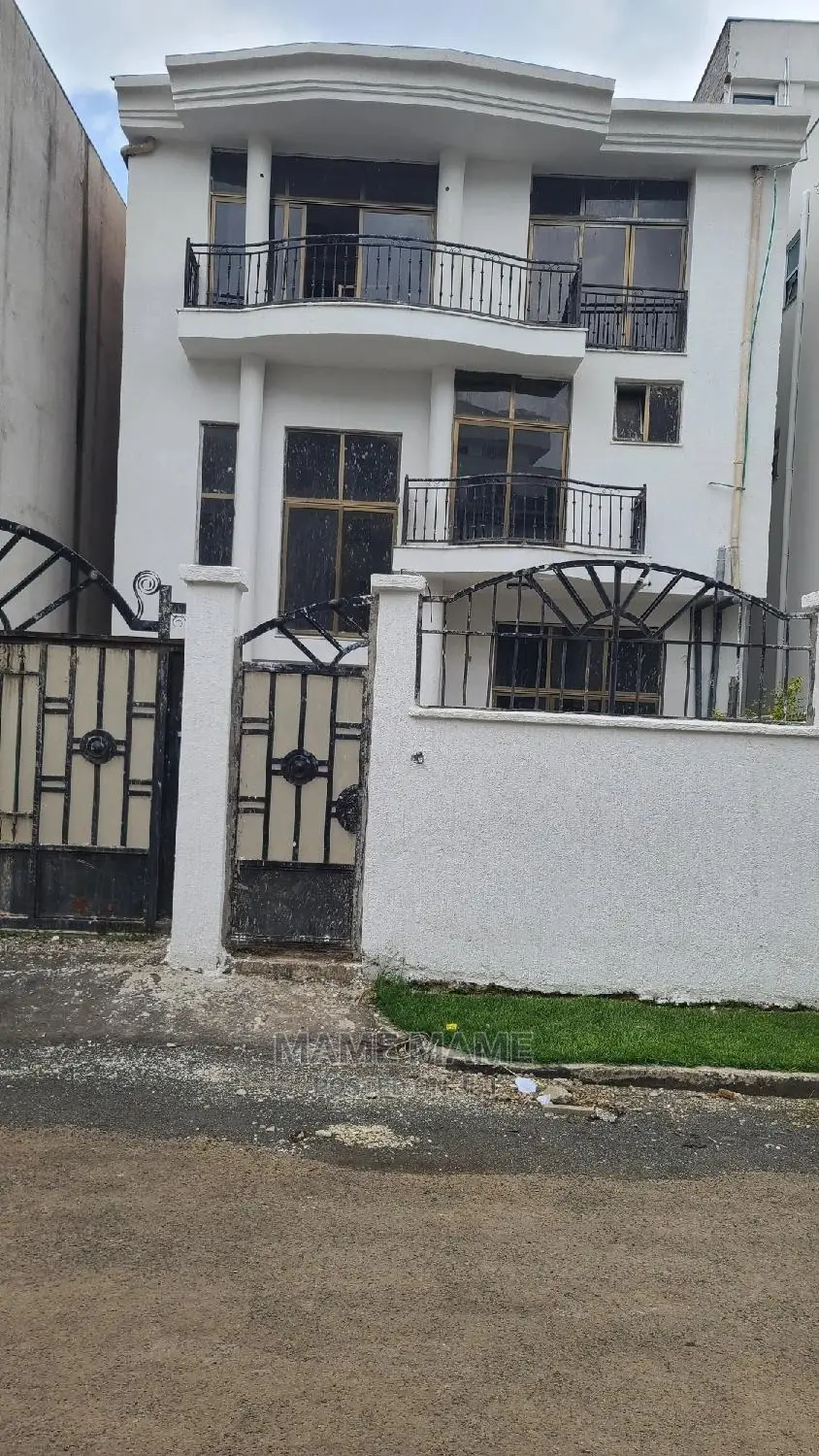 8bdrm House in Addis Abeba, Bole for sale