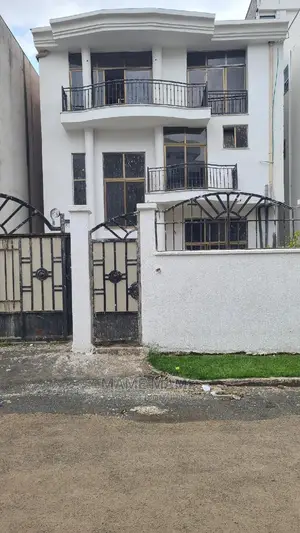 8bdrm House in Addis Abeba, Bole for sale